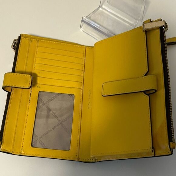 Michael Kors Signature Adele Smartphone double upper Wallet Wristlet 
Cellphone - Picture 6 of 7